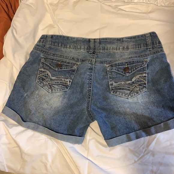 Exclusive of Decoration Jean shorts size 17 - Picture 2 of 3